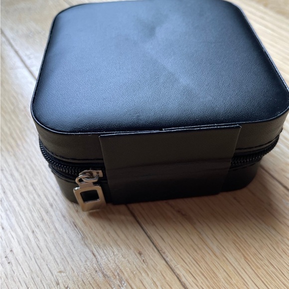 Travel jewelry box black or white - Picture 2 of 3